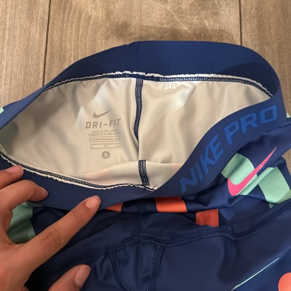 Nike Pro 638206 Loops Lines Women's Size Small Capris Pants DriFIT - Picture 6 of 8